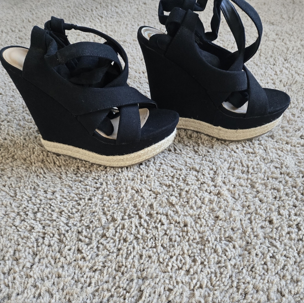 Shoe Dazzle Black Wedge Sandals with Tan Accents